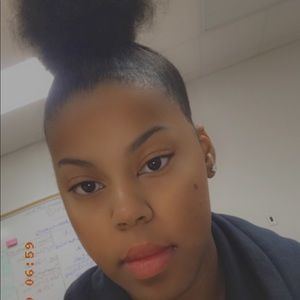 Meet your Posher, Lia